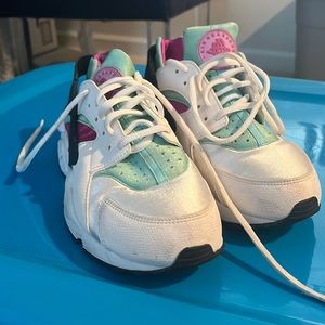 Nike huaraches 9.5 womens